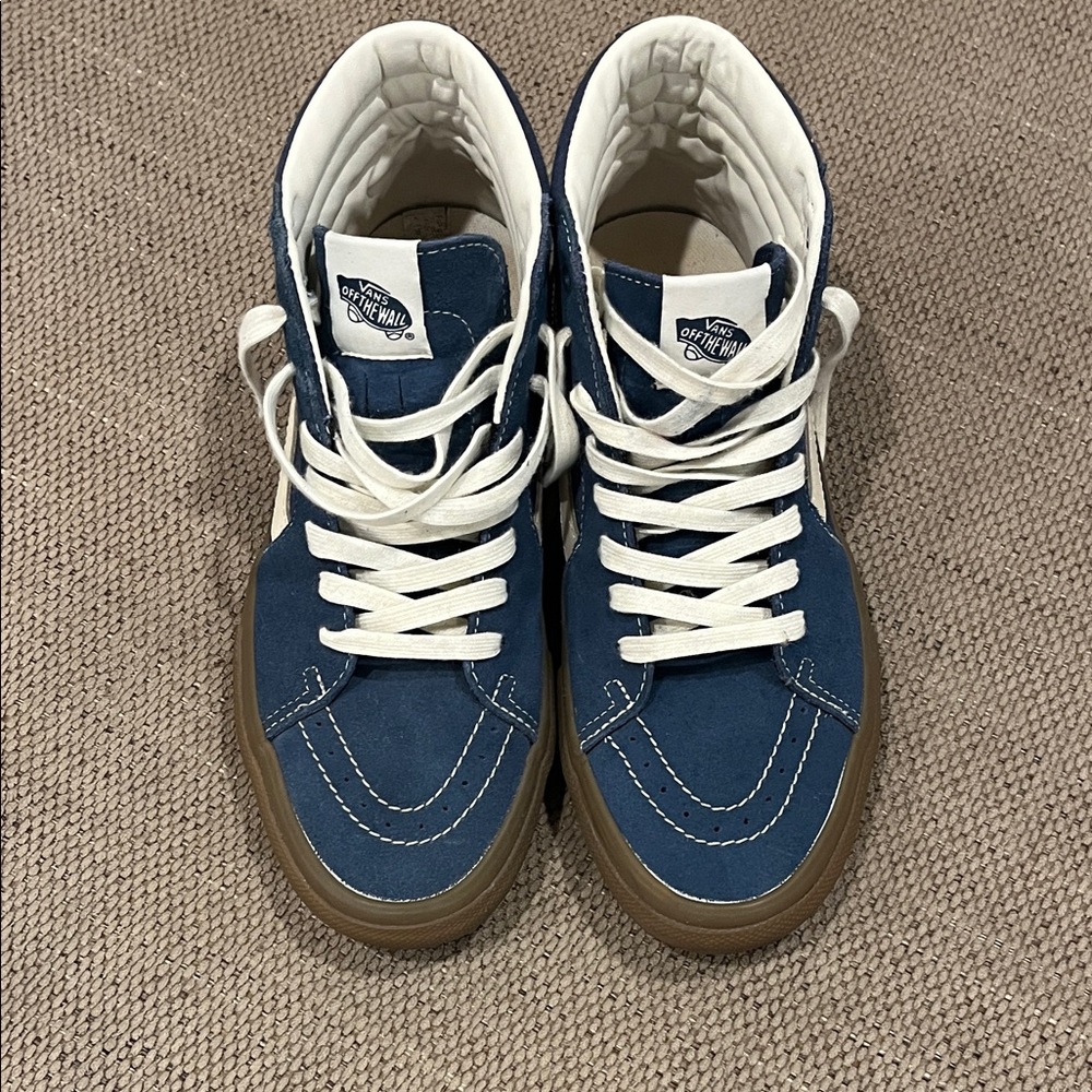 Vans Skate Sk8-Hi high-top sneakers in Navy with a gum sole.